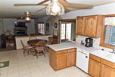 1518 Jodi Ct, Morris, IL 60450 - photo 2