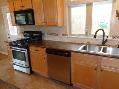 1551 Hewitt Dr, Houston, TX 77018 - photo 4