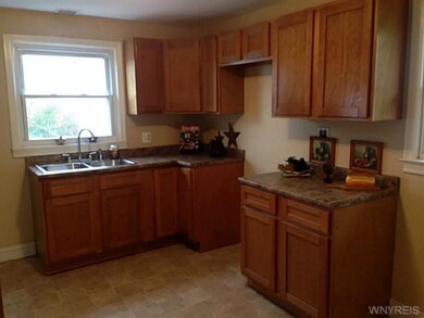 Kitchen Maple cabinetry