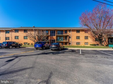 1747 Edgewood Hill Cir unit 2, Hagerstown, MD 21740 - photo 2