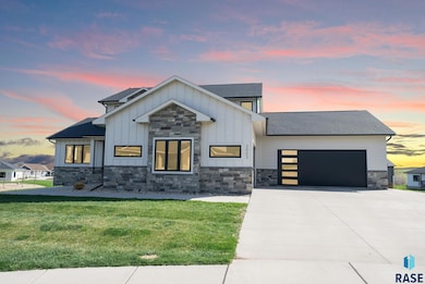 2002 S Meadowview Cir, Sioux Falls, SD 57110 - photo 2