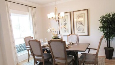 Grande%20Pointe%20Model%20-%20Dinning%20