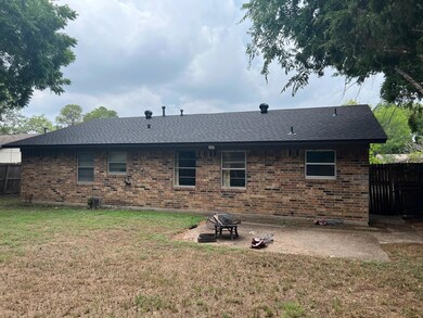 2321 Mccormick St, Denton, TX 76205 - photo 2