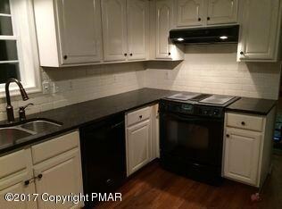 136 Davis Ct, Stroudsburg, PA 18360 - photo 3