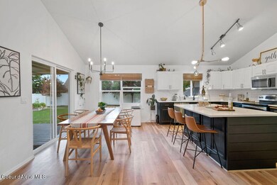 2810WSTRAWBERRYLN-08712