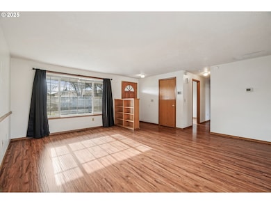 2067 SW Oleander St, McMinnville, OR 97128 - photo 6