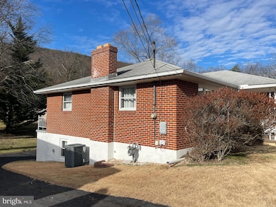 1806 Holland St, Cumberland, MD 21502 - photo 3