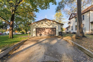 1321 Franklin St, Cedar Falls, IA 50613 - photo 4