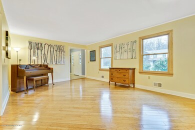 2 Carriage Ct Marlboro-large-007-14-Livi