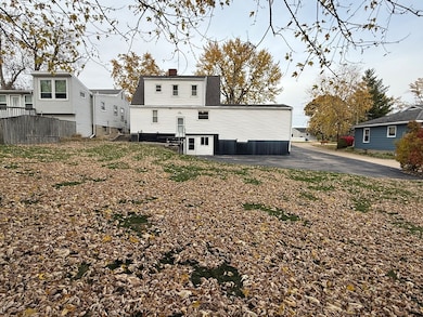 909 N Hennepin Ave, Dixon, IL 61021 - photo 4