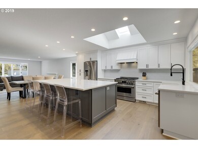 5685 Charles Cir, Lake Oswego, OR 97035 - photo 2