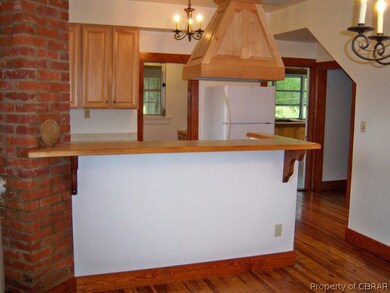 KITCHEN BAR