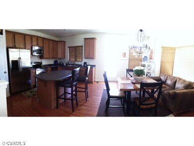 Kitchen - Great open kitchen / Dining Room with Ba