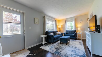 1703HollyWay05