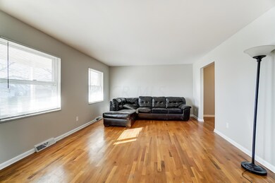 1320 Ironwood Dr, Columbus, OH 43229 - photo 3