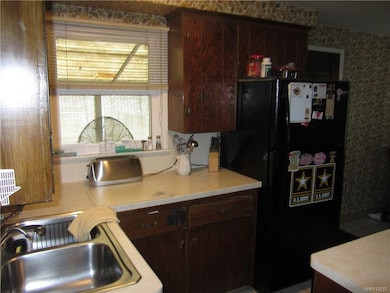 253 Edward St, North Tonawanda, NY 14120 - photo 3