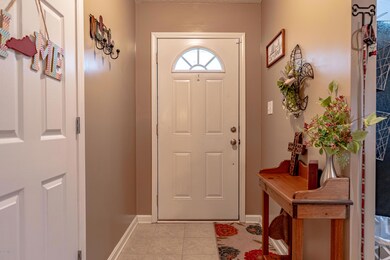 9108 Woodhold Ct, Louisville, KY 40291 - photo 7