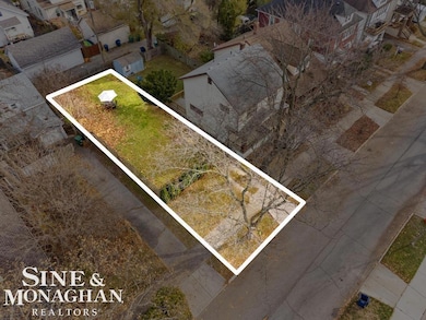 1336 Wayburn St, Grosse Pointe, MI 48230 - photo 2