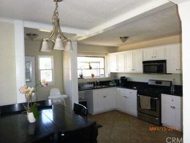  Open and fully remodeled kitchen and dining area