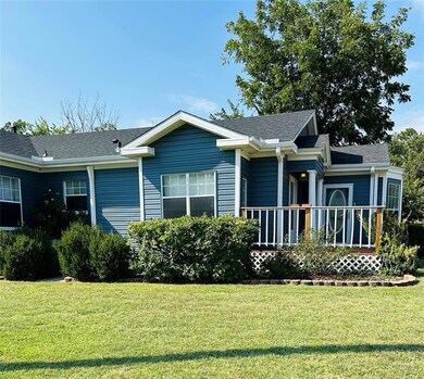 View of front of house featuring a front yard