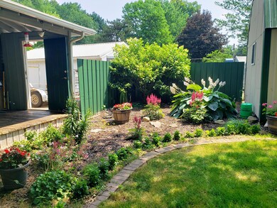 23469 River Run Rd - Flower Garden