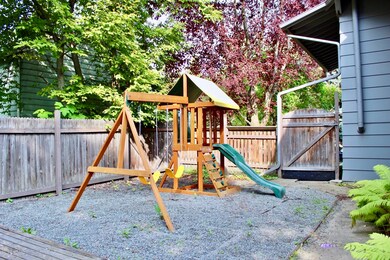 Separate side yard-kids/pet play area