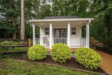 Detached 16 x 15 cottage - perfect for home office