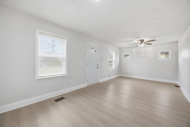 587 Kingston Rd, Lexington, KY 40505 - photo 6