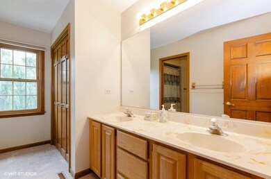 601 Fairway View Dr, Algonquin, IL 60102 - photo 3