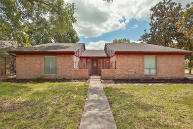8202 Chestnut Forest Dr, Houston, TX 77088 - photo 4