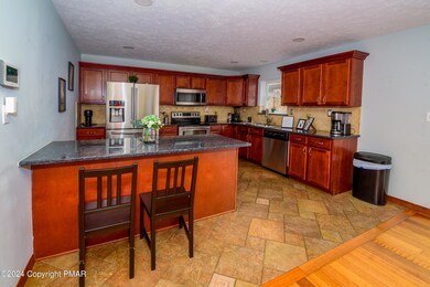 303 Shannon Dr, Long Pond, PA 18334 - photo 5