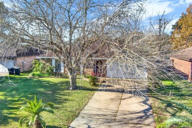 2803 Dove Tree Dr, Alvin, TX 77511 - photo 3