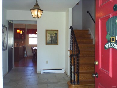 439 Wedgewood Dr, Easton, PA 18045 - photo 3