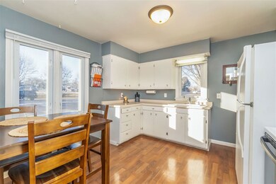 1211 W 9th St, Cedar Falls, IA 50613 - photo 3