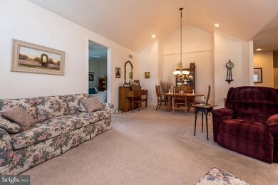 1045 Bordeaux Ln, Pennsburg, PA 18073 - photo 7