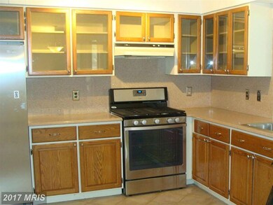 10518 Arrowood St, Fairfax, VA 22032 - photo 4