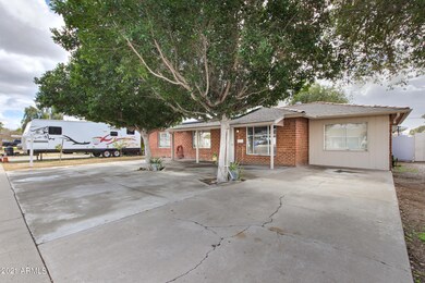 2219 E Devonshire Ave-2