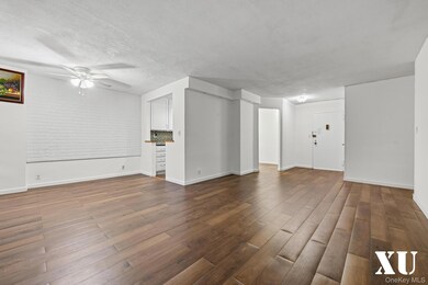 Carlyle Skyline Towers unit 2B, Flushing, NY 11355 - photo 2
