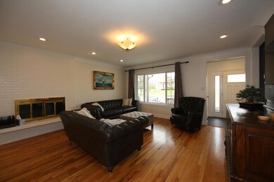 Living Room (3)