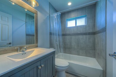 013_Hall Bath