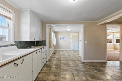 06-205 W Ahtanum Rd-18