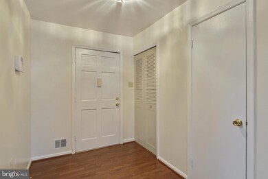 6004 Liberty Bell Ct, Burke, VA 22015 - photo 2