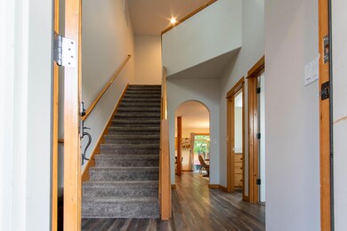 60814 Sawtooth Mountain Ln, Bend, OR 97702 - photo 4