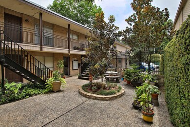 1412 Hawthorne St unit 2, Houston, TX 77006 - photo 2
