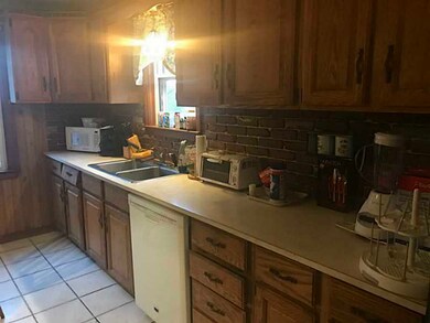 8 Aberdeen St, West Warwick, RI 02893 - photo 4