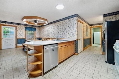 551 Duke Dr, Marietta, GA 30066 - photo 5