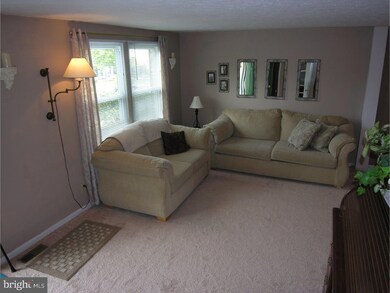 128 Penns Grant Dr, Morrisville, PA 19067 - photo 2