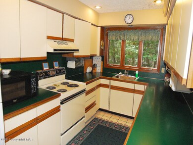 160 Cumberland Rd, Pocono Pines, PA 18350 - photo 3