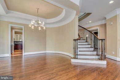 6811 Stockwell Manor Dr, Falls Church, VA 22043 - photo 7