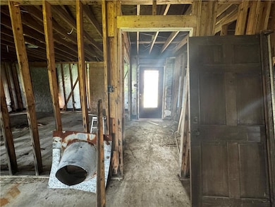 existing interior - ready for renovation